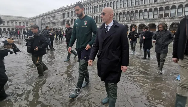 Italia lội nước tại Venezia - Bóng Đá