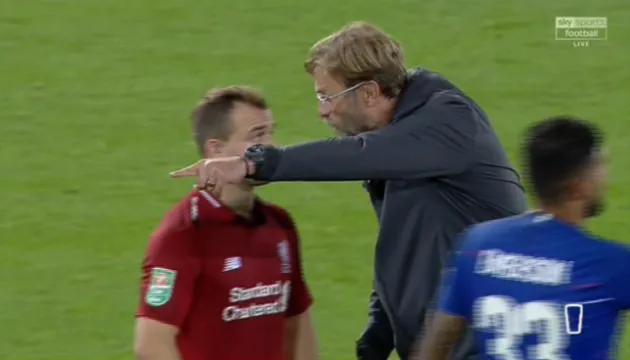 Thua trận, Klopp xông vào sân quát mắng Shaqiri thậm tệ - Bóng Đá