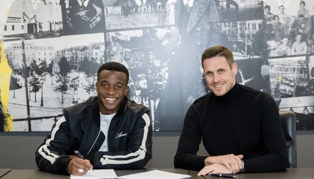 CHÍNH THỨC! Moukoko sign new deal with Borussia Dortmund - Bóng Đá