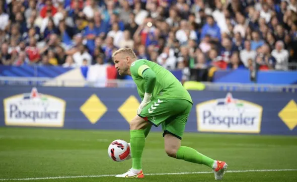 Kasper Schmeichel đồng ý rời Leicester - Bóng Đá