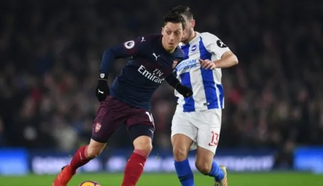 Bạn đã biết Mesut Ozil làm gì ở trận Brighton 1-1 Arsenal chưa? - Bóng Đá