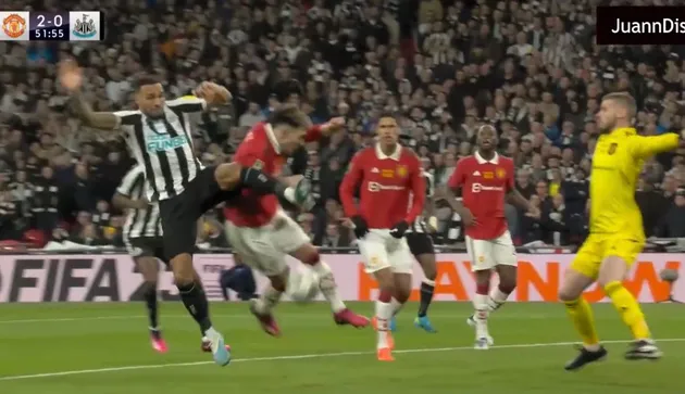 Hình ảnh điên rồ trong trận Man Utd 2-0 Newcastle United - Bóng Đá