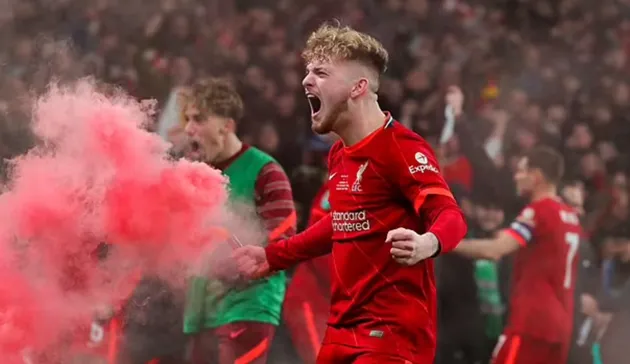 FA write to Harvey Elliott after young midfielder was spotted celebrating with a red smoke bomb - Bóng Đá