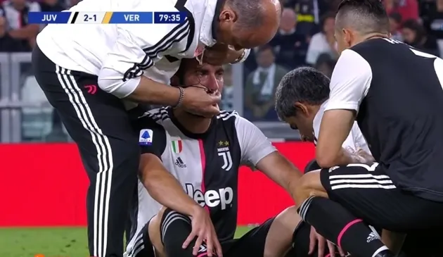 Higuain bật khóc trong ngày Juventus chạm trán Hellas Verona - Bóng Đá