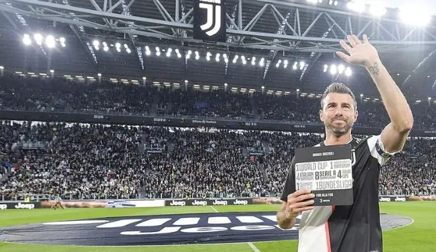 Chùm ảnh: Cây trường sinh Barzagli rơi lệ trong ngày chia tay Juventus - Bóng Đá