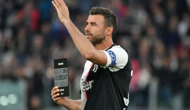 Chùm ảnh: Cây trường sinh Barzagli rơi lệ trong ngày chia tay Juventus - Bóng Đá