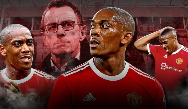 Rangnick ôm Martial sau trận - Bóng Đá