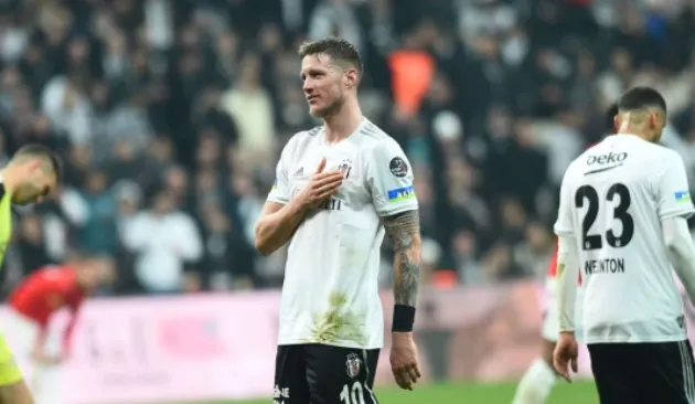 Besiktas manager responds to claims Wout Weghorst is joining Manchester United - Bóng Đá