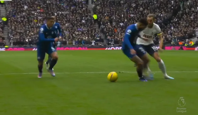 Kane nutmeg Reece James - Bóng Đá