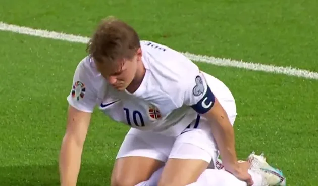Rodri tackle Odegaard - Bóng Đá