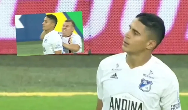 Shocking moment fan runs on to pitch and attacks Colombian football star - Bóng Đá