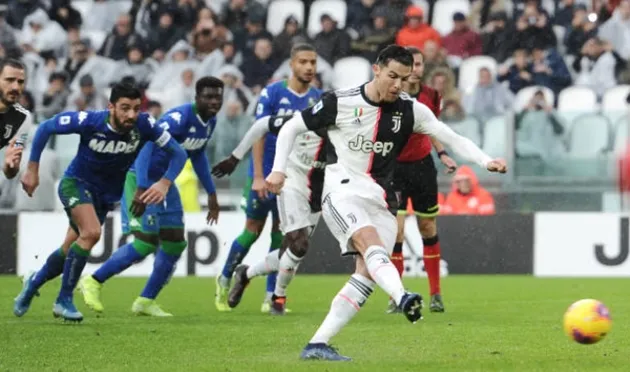 Ảnh Cristiano Ronaldo trong trận gặp Sassuolo - Bóng Đá