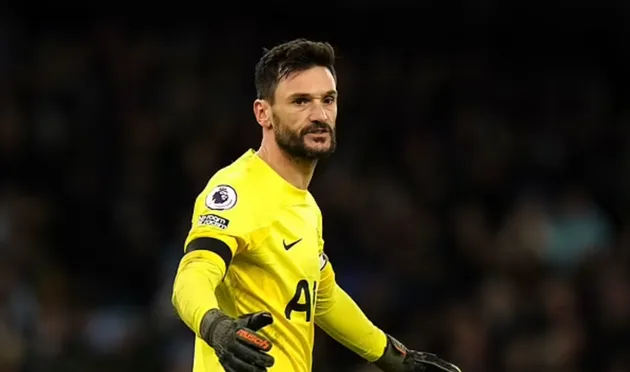 Gary Neville piles further pressure on under-fire Tottenham goalkeeper Hugo Lloris - Bóng Đá