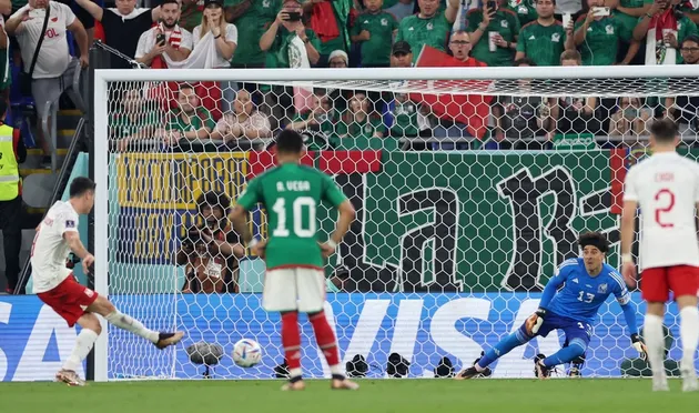 Mỗi khi tới World Cup, Ochoa lại bắt 