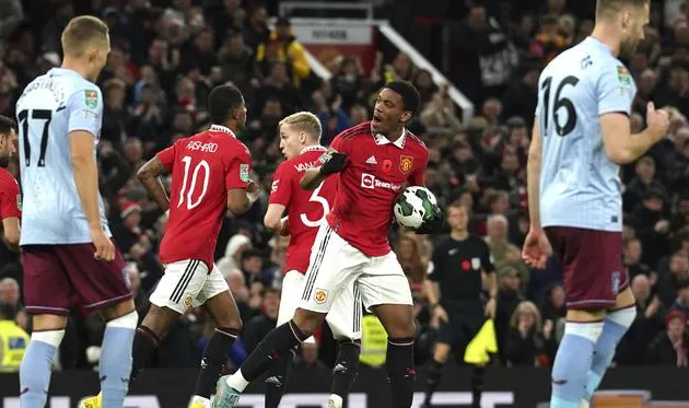 Erik ten Hag admits top four finish ‘really difficult’ if Anthony Martial can’t keep fit this season - Bóng Đá