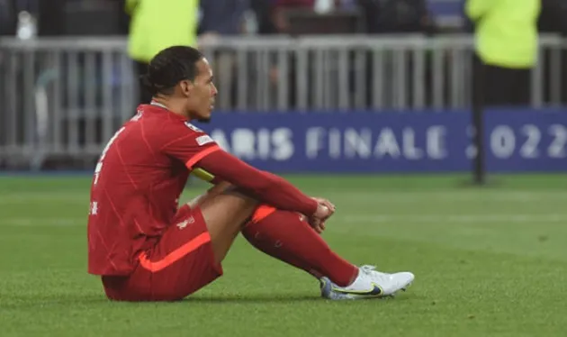 Van Dijk đổ sụp, thất thần rồi bật khóc - Bóng Đá