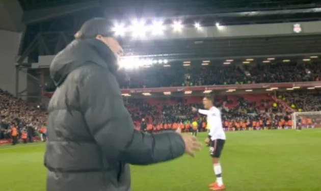 Raphael Varane berates Manchester United teammates for snubbing fans at Anfield after 7-0 Liverpool defeat - Bóng Đá