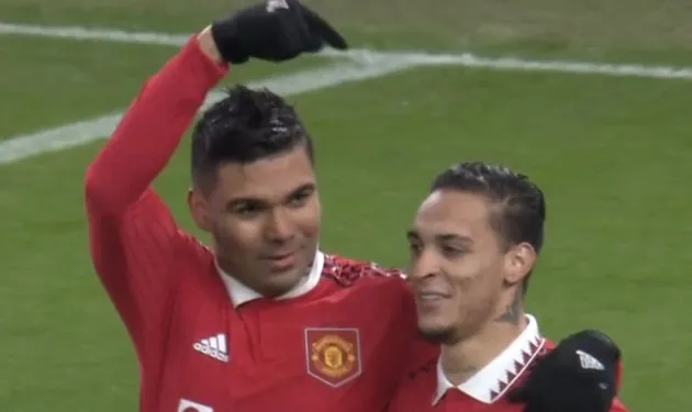 Casemiro makes gesture to Man Utd fans after Antony gets constant stick over price tag - Bóng Đá