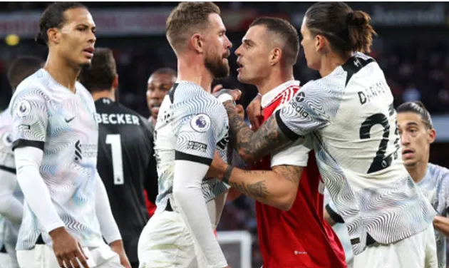 Gây sự với Gabriel, Xhaka giải quyết Henderson - Bóng Đá