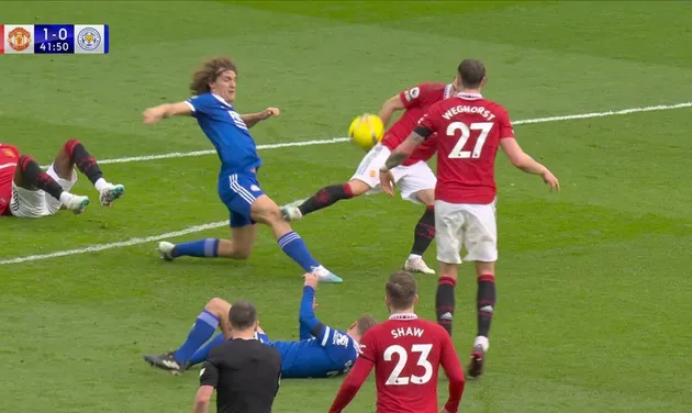 . I think VAR would have given him a red had he followed through at that height - Bóng Đá