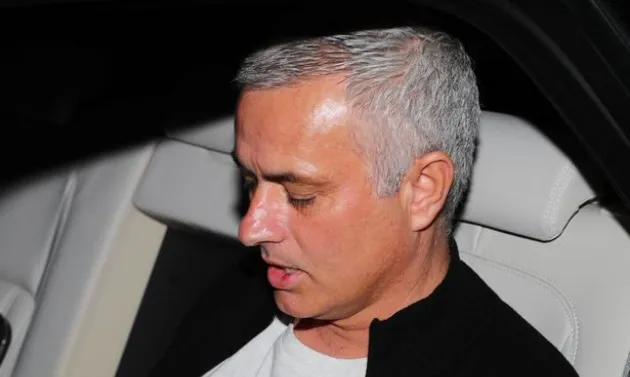 Buồn của Mourinho! Dọn đồ đạc rời Lowry sau 3 tiếng bị sa thải - Bóng Đá