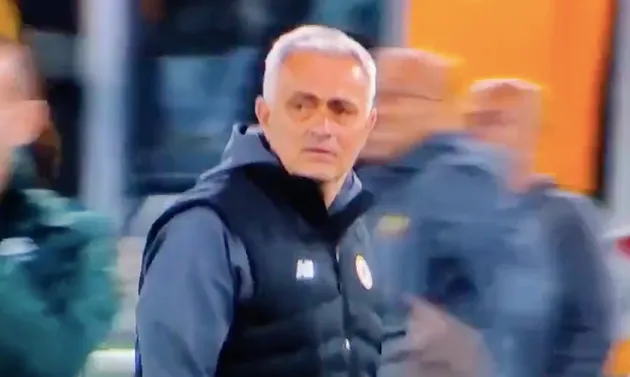 Khoảnh khắc bật khóc nức nở gây xúc động của Jose Mourinho - Bóng Đá