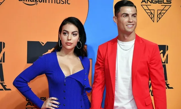 Bạn gái Ronaldo: