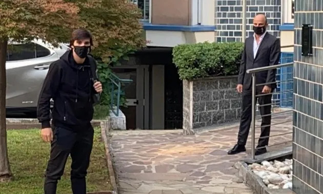 Sandro Tonali kiểm tra y tế tại AC Milan - Bóng Đá