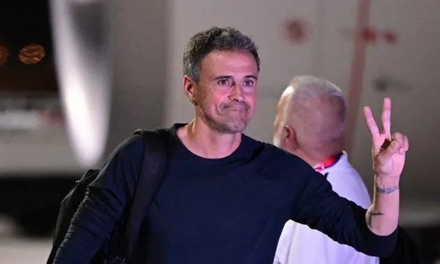 Luis Enrique chọn cầu thủ vĩ đại nhất TBN, không phải Xavi - Iniesta - Bóng Đá