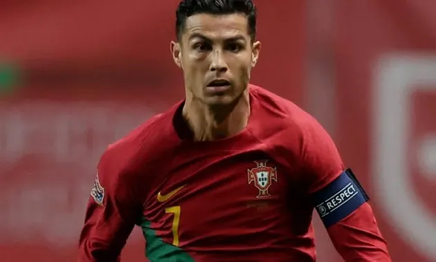 Ronaldo vô hại, Bồ Đào Nha bị loại trong gang tấc - Bóng Đá