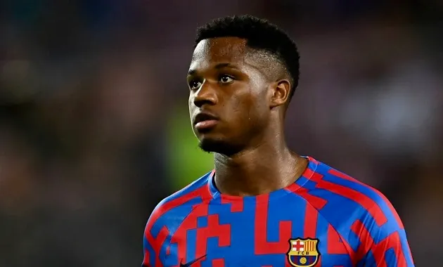 Barcelona forward prefers to stay amid interest from Man Utd and Arsenal - Bóng Đá