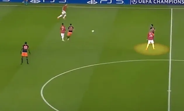 Bằng chứng cho thấy Van de Beek bị đồng đội cô lập ở Man Utd - Bóng Đá
