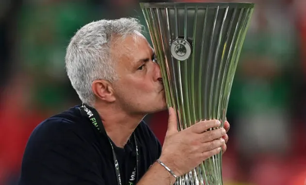 50 sắc thái của Jose Mourinho ngày Roma nhận cúp - Bóng Đá