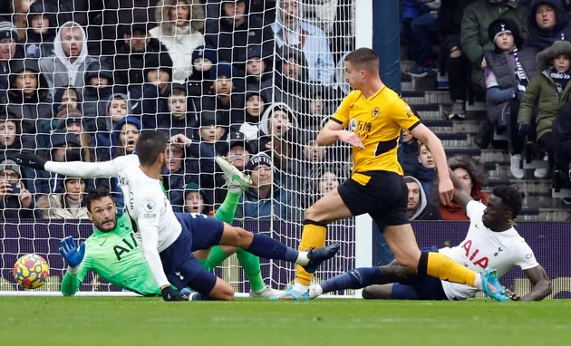 Tottenham thua 3 trận liền, Top 4 xa dần - Bóng Đá