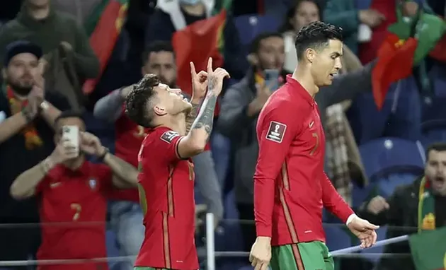 Ronaldo nhạt nhòa trong chiến thắng của Bồ Đào Nha - Bóng Đá