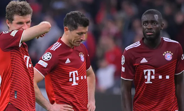 Cựu HLV Arsenal thiên tài, 7 cầu thủ Bayern cùng lúc dính bẫy - Bóng Đá