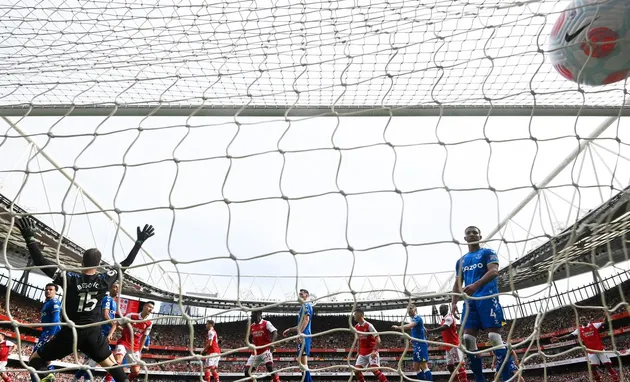 Hai thái cực ngày cuối Premier League; Liverpool việt vị - Bóng Đá