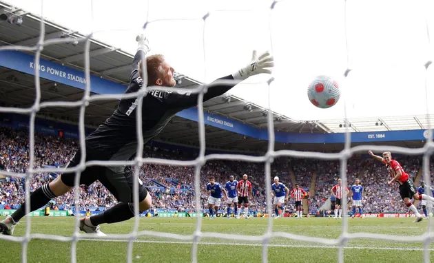 Hai thái cực ngày cuối Premier League; Liverpool việt vị - Bóng Đá