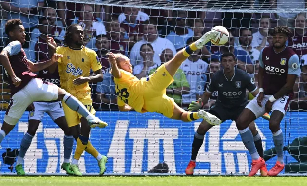 Gerrard hạ Lampard ở trận cầu sớm thuộc vòng 2 Premier League - Bóng Đá