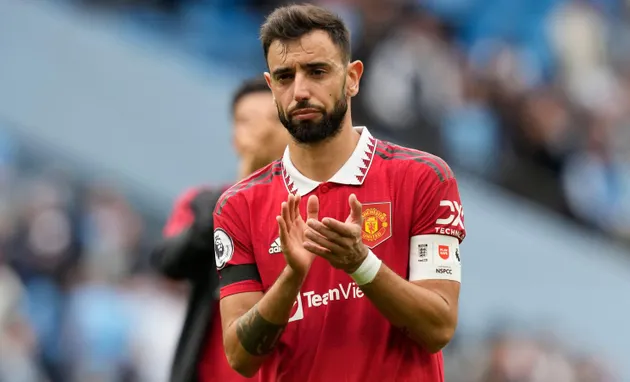 Erik ten Hag says he has to decide how best to replace Bruno Fernandes for Manchester United's trip to Aston Villa - Bóng Đá