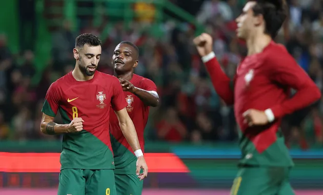 Fernandes bùng cháy với cú đúp, Bồ Đào Nha thắng đậm dù không có Ronaldo - Bóng Đá
