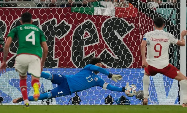 Mỗi khi tới World Cup, Ochoa lại bắt 