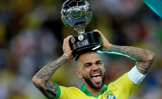 Kỳ World Cup đặc biệt của Alves - Bóng Đá