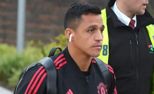 Sốc! Mourinho chỉ trích Sanchez trước mặt toàn đội Man Utd - Bóng Đá