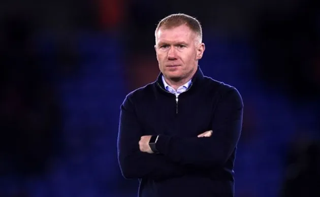 Man Utd legend Paul Scholes gets touchy-feely with a very public lap dance - Bóng Đá