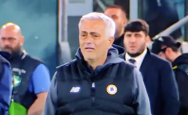 Khoảnh khắc bật khóc nức nở gây xúc động của Jose Mourinho - Bóng Đá