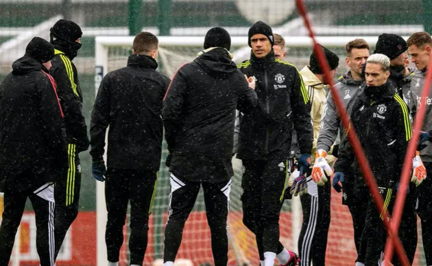 Cơn ác mộng số 9 trở lại, sân tập Man Utd yên ắng lạ thường - Bóng Đá