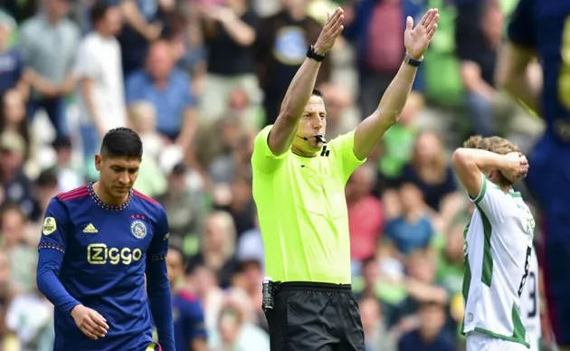 Ajax clash ABANDONED just ten minutes - Bóng Đá