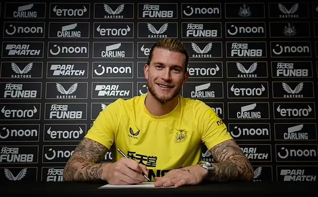 Newcastle confirm the signing of former Liverpool goalkeeper Loris Karius - Bóng Đá