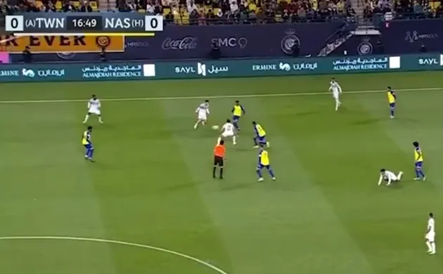 Tròn mắt với 2 pha kiến tạo khó tin của Ronaldo - Bóng Đá